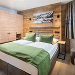 Gruener Baum Hotel 4*