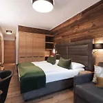 ホテル グリューナー バウム 4*