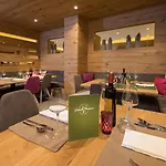 Gruener Baum Hotel 4*