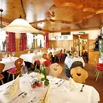 Gruener Baum Hotel 4*