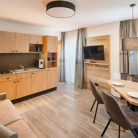 Otel Gruener Baum 4*
