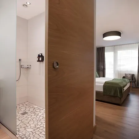 Gruener Baum Szálloda 4*