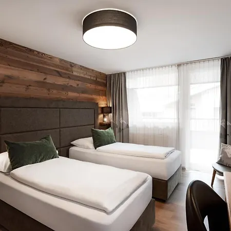 Gruener Baum 4*