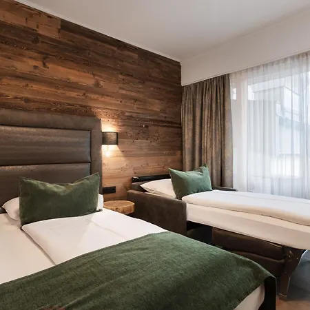 Gruener Baum Szálloda 4*