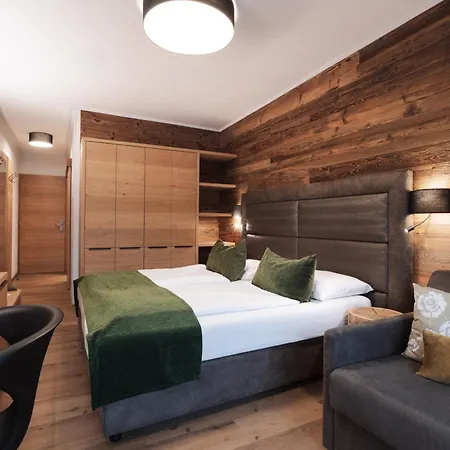Otel Gruener Baum 4*