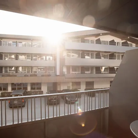 Otel Gruener Baum 4*