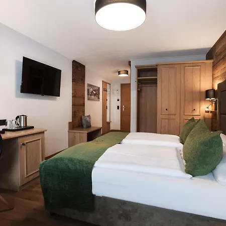 Gruener Baum Otel 4*