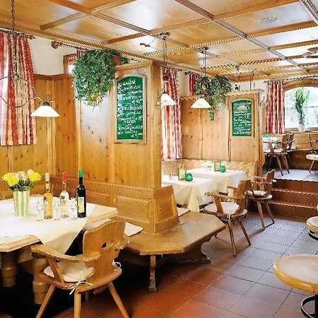 Gruener Baum Hotel 4*