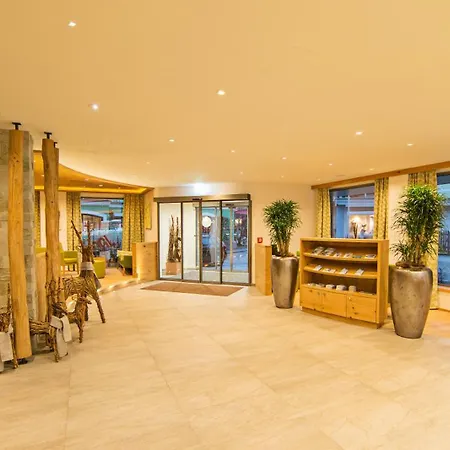 Hotel Gruener Baum 4*