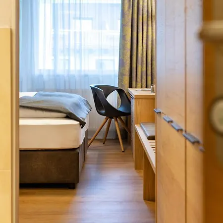 Gruener Baum 4*