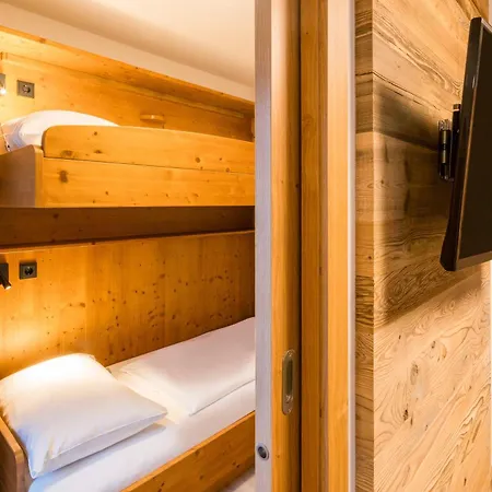 グリューナー バウム ホテル ツェル アム ゼー