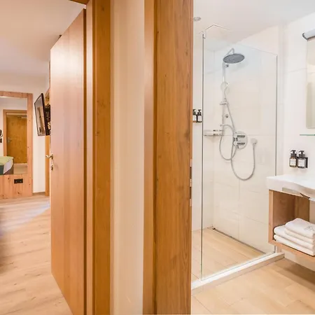 グリューナー バウム 4*