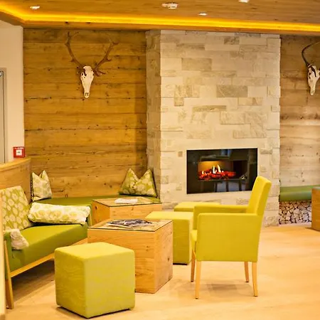 ホテル グリューナー バウム 4*