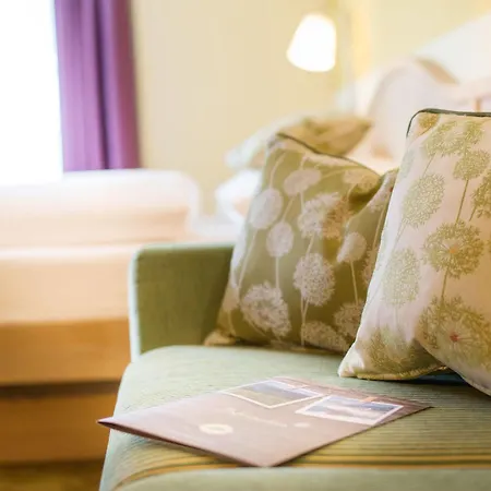 ホテル グリューナー バウム 4*