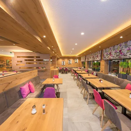 グリューナー バウム ツェル アム ゼー