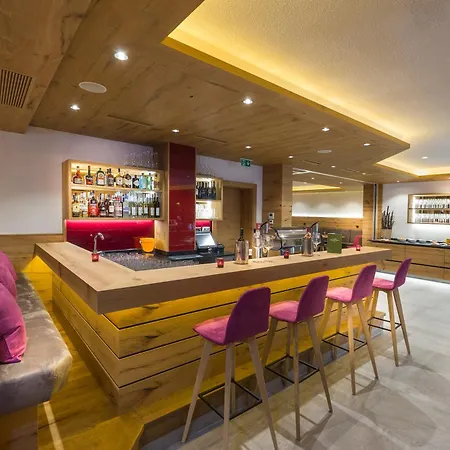 ホテル グリューナー バウム 4*