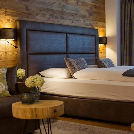 グリューナー バウム ホテル ツェル アム ゼー