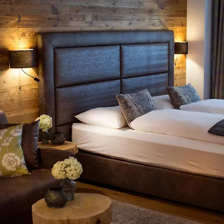 ホテル グリューナー バウム 4*