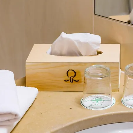 ホテル グリューナー バウム 4*